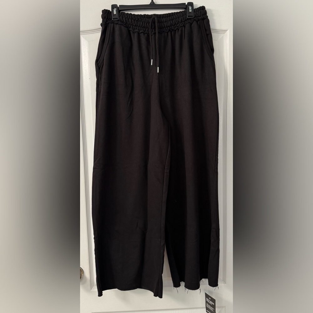 BoohooMAN Extreme Wide Leg Raw Edge Loopback Jogger Black - Picture 4 of 11